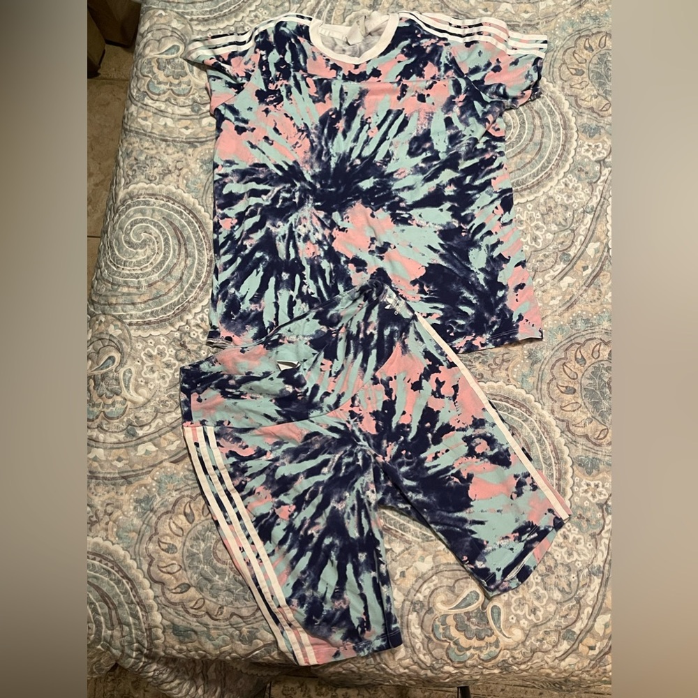 Women Adidas Tie Dye Set. 
Top is an 1X and biker shorts XL